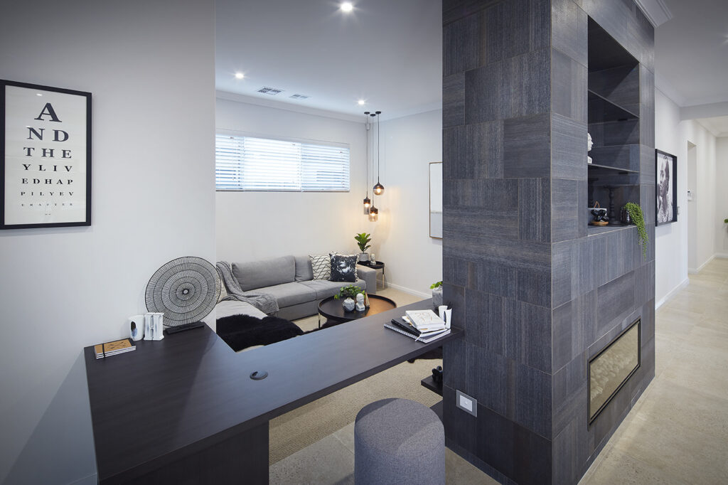 166876133 1759838946 143431 regalfloatingdesk