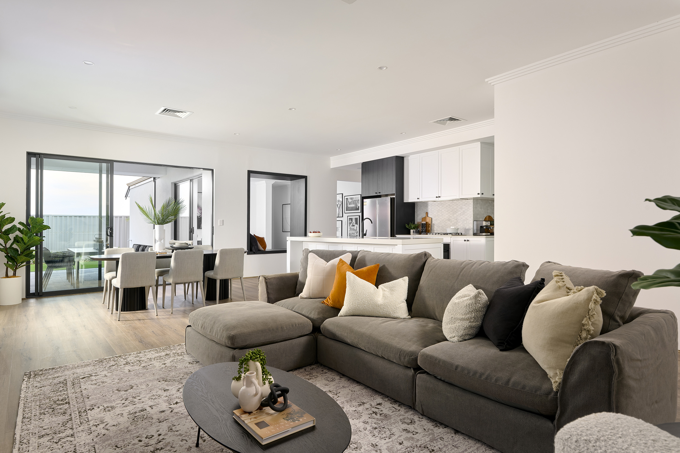 184734569 1769663284 94452 001