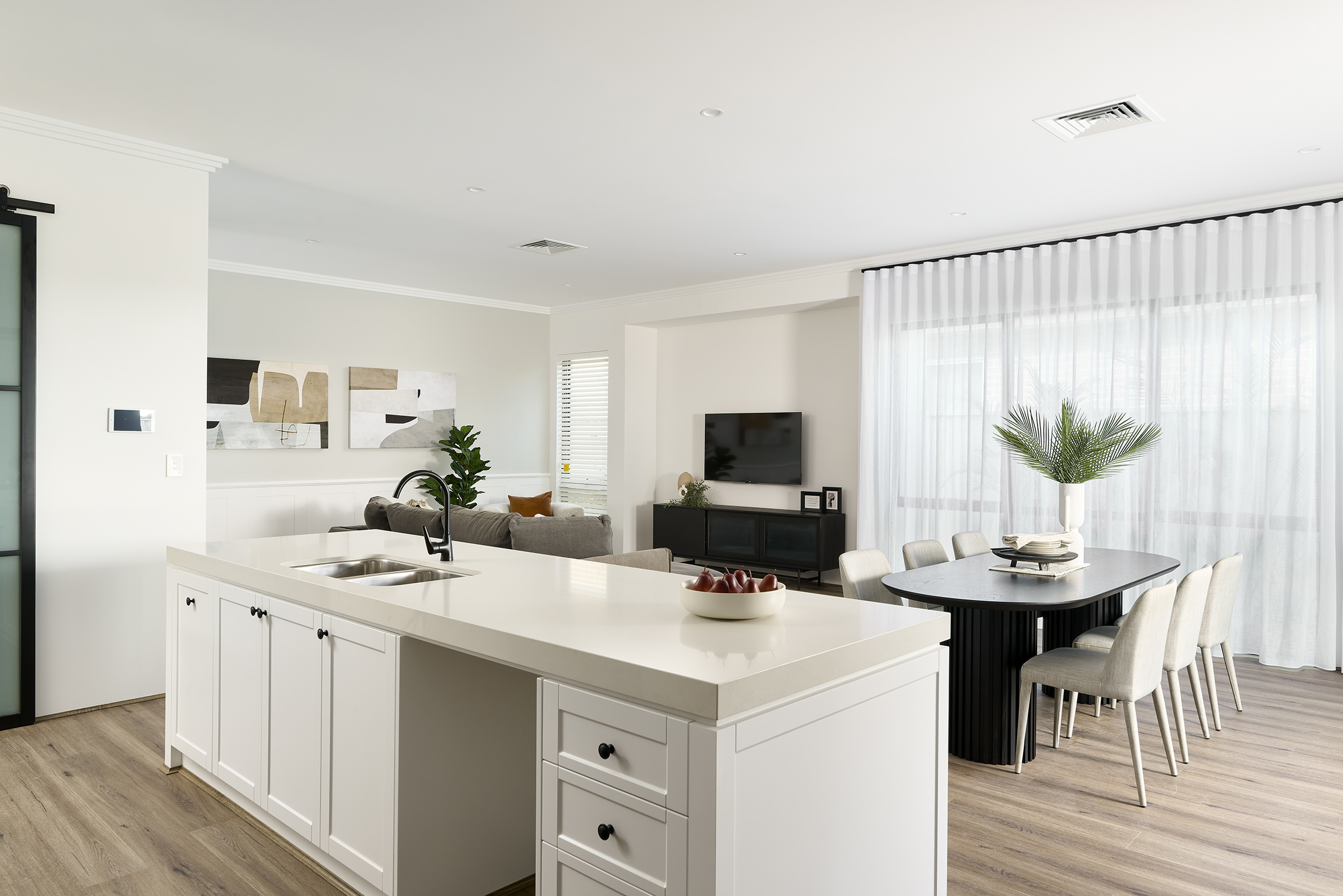 190237579 1772607203 111586 022