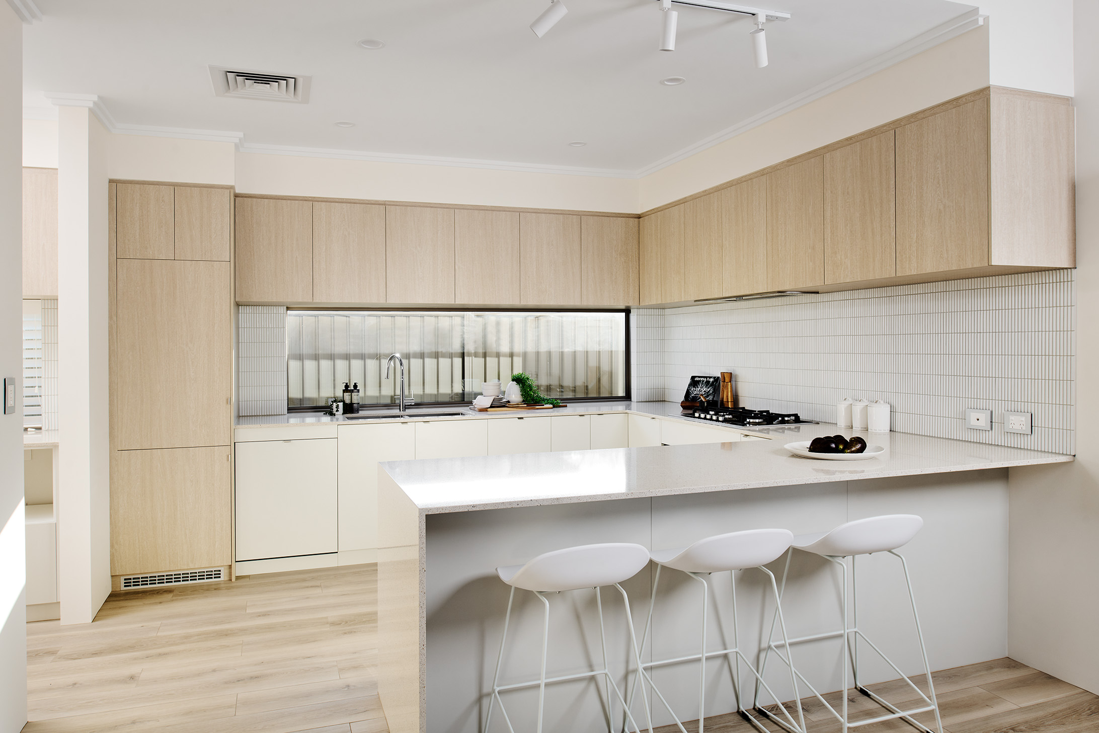 190238339 1772607700 112551 018