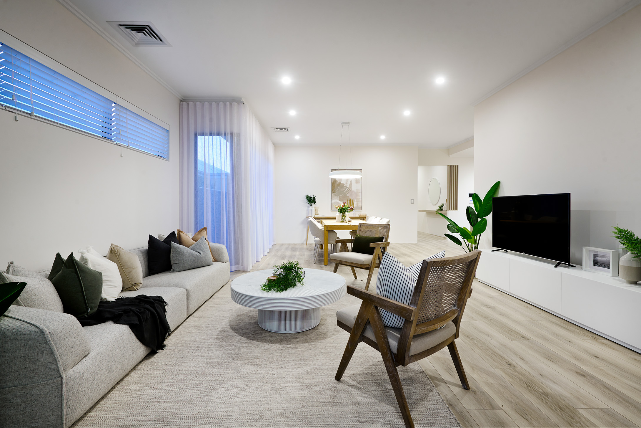 190238368 1772607716 99633 041