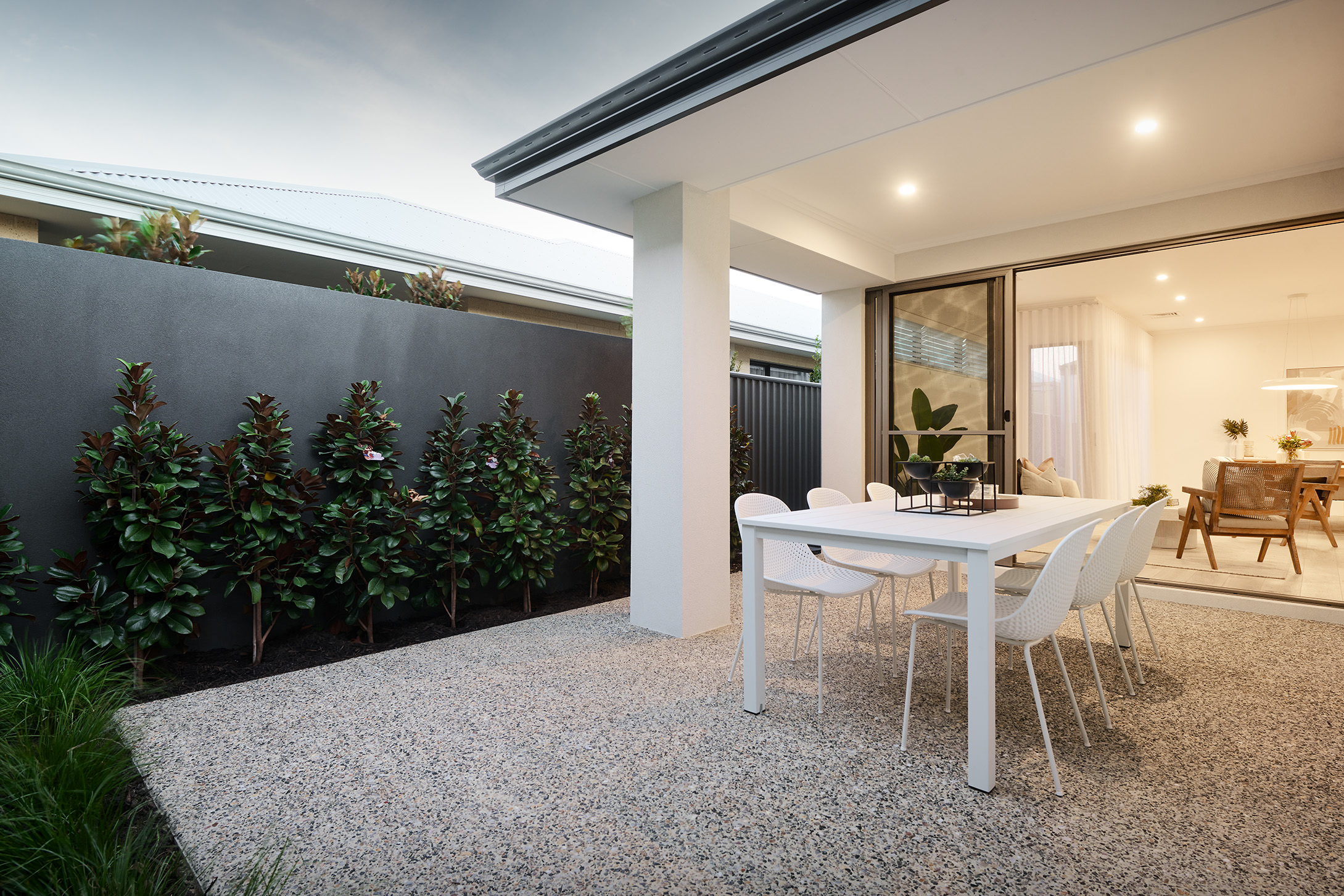 190238376 1772607720 99124 044