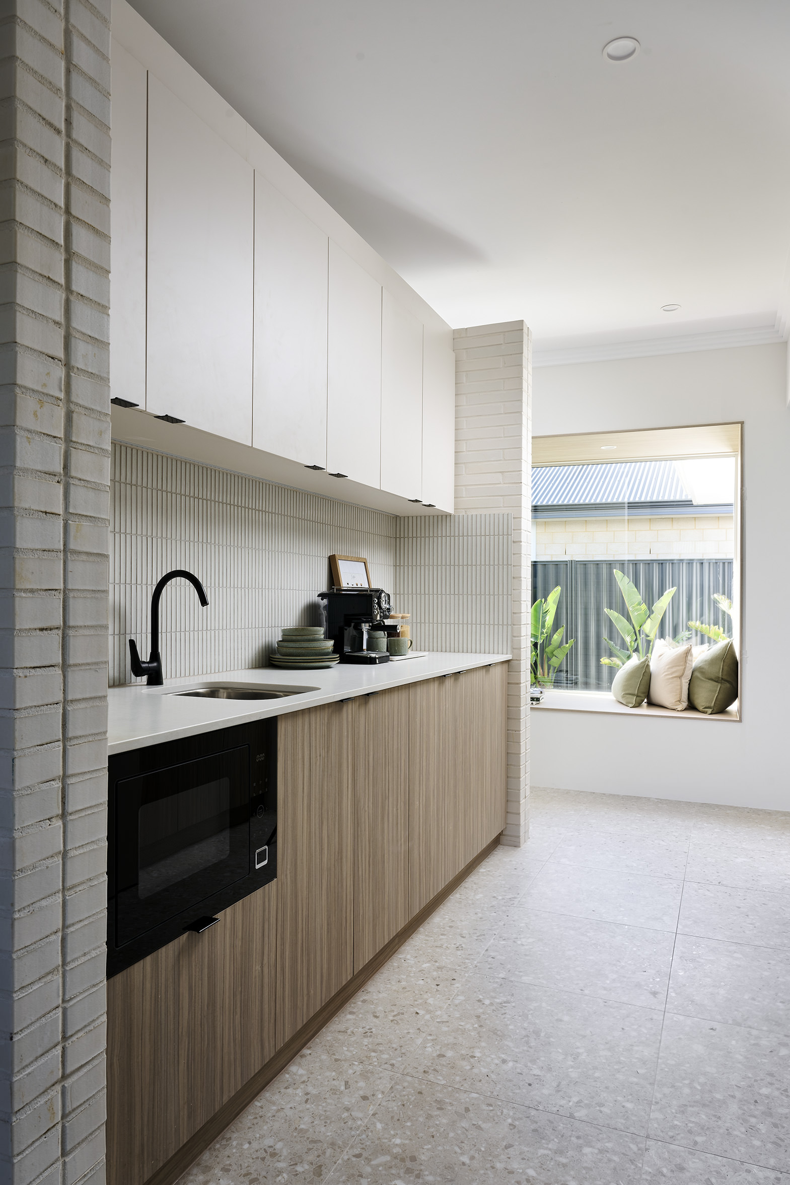 190239151 1772608369 100615 024