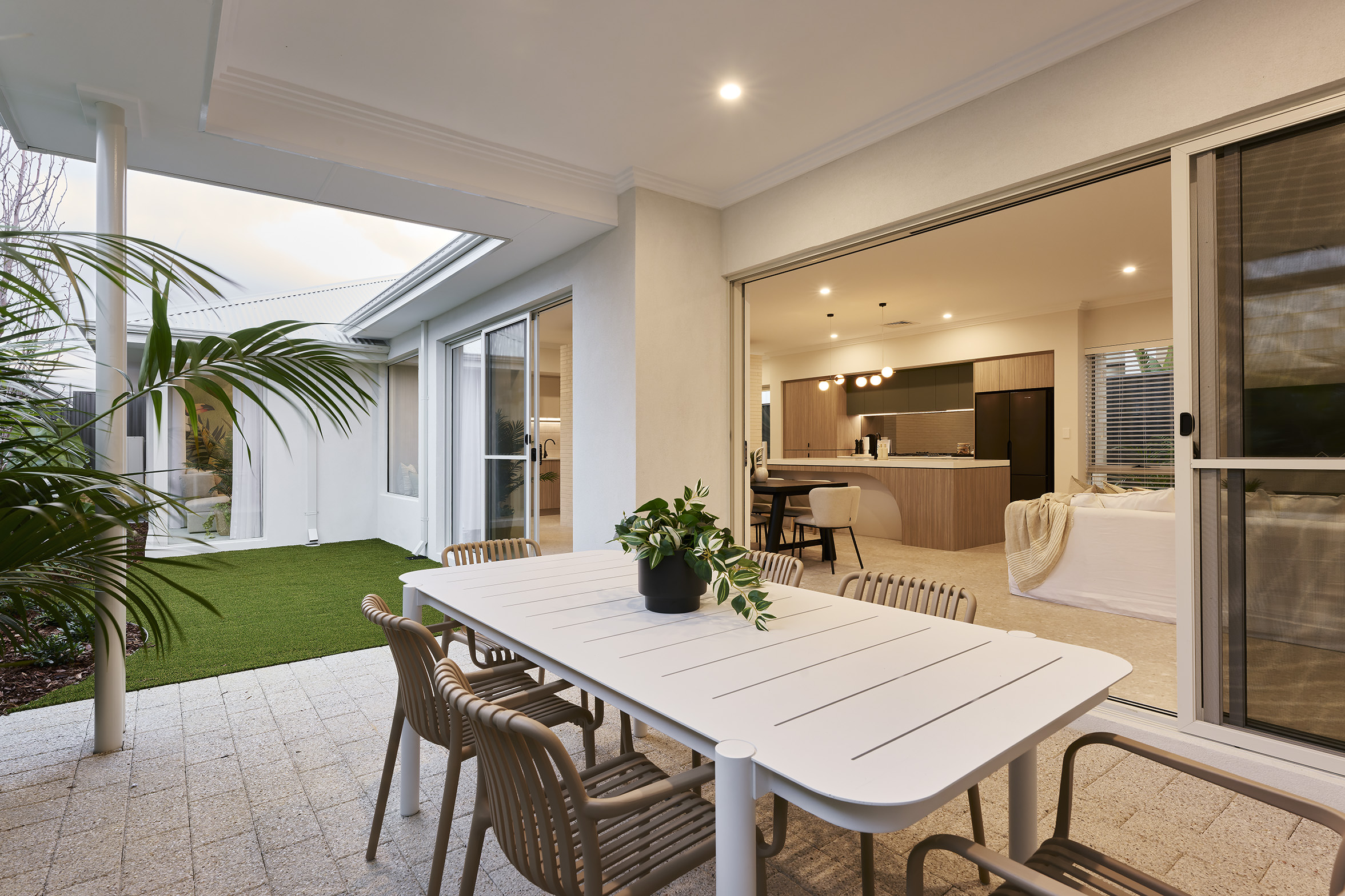 190239153 1772608372 100581 037