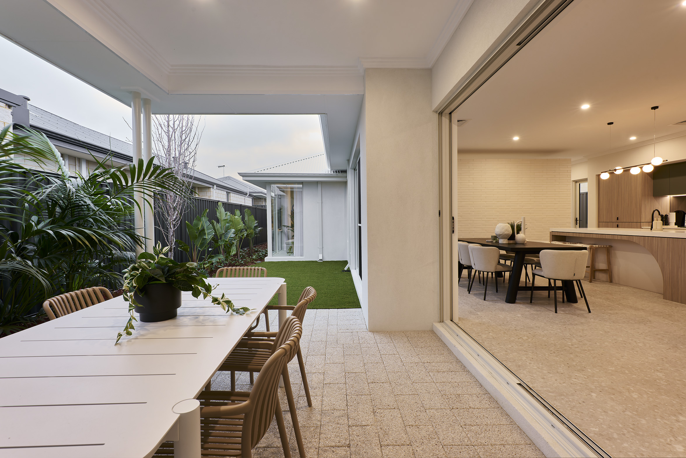 190239154 1772608374 100824 038