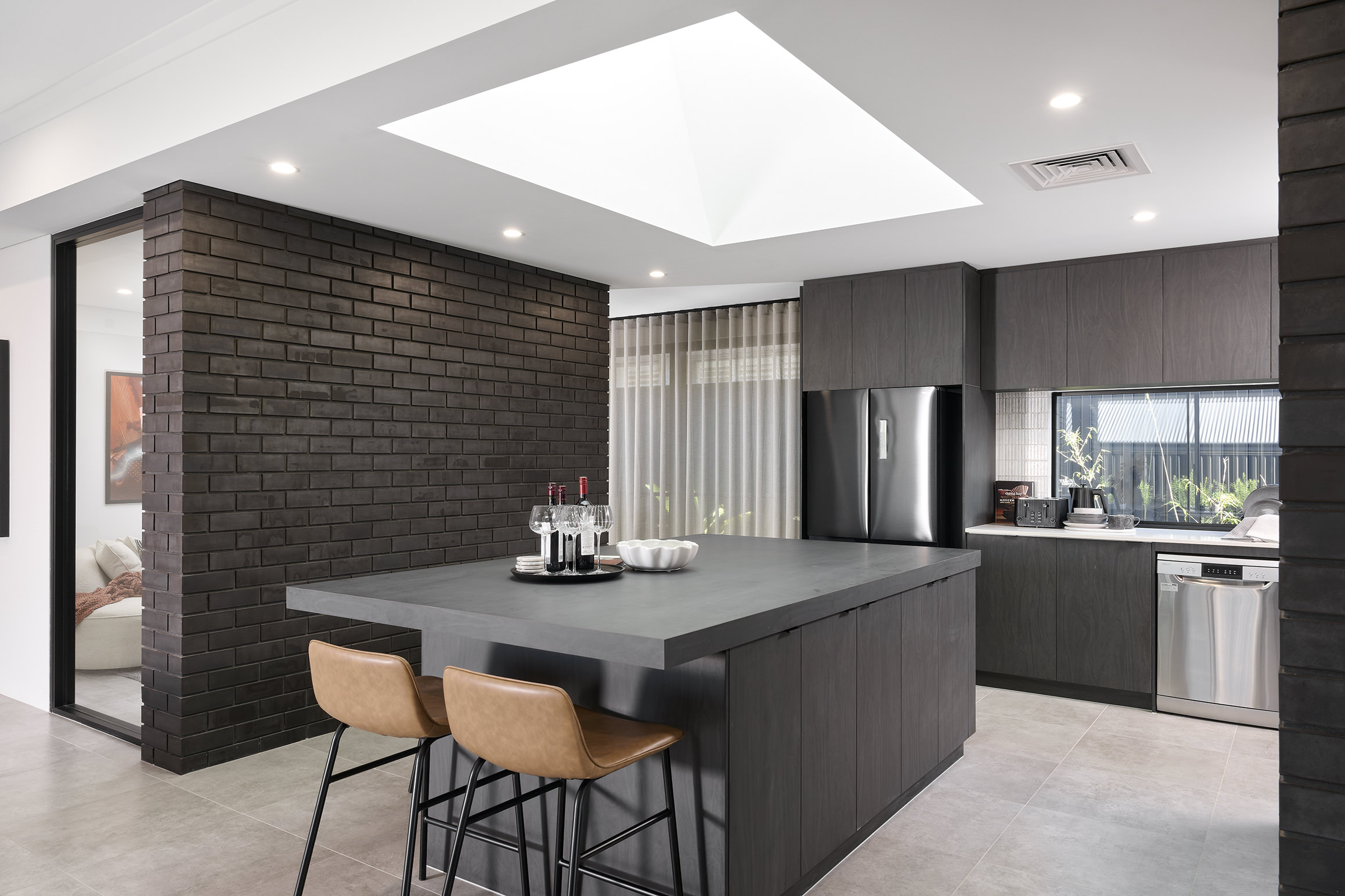 190896710 1772956003 75577 003