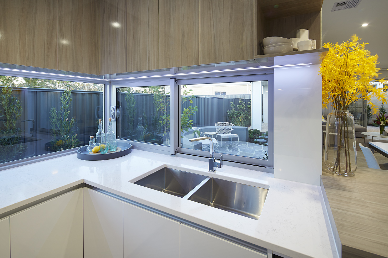 203017830 1779754449 33503 Solsticekitchenwithcourt