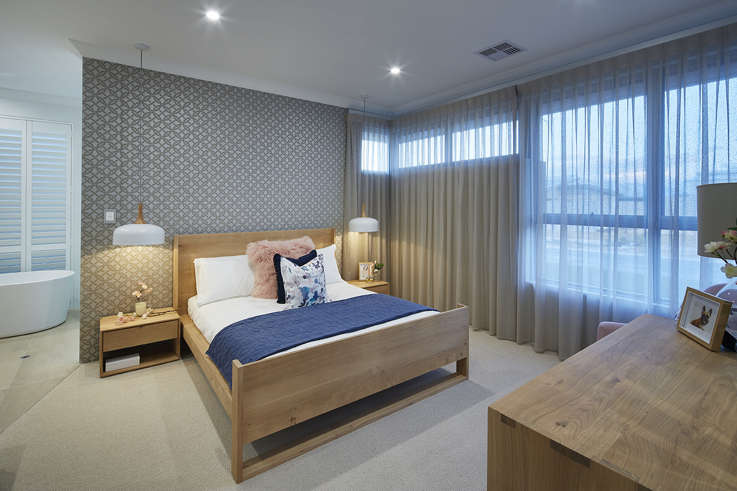 203023477 1779755398 48622 Marshallmasterbedroomwithwindow