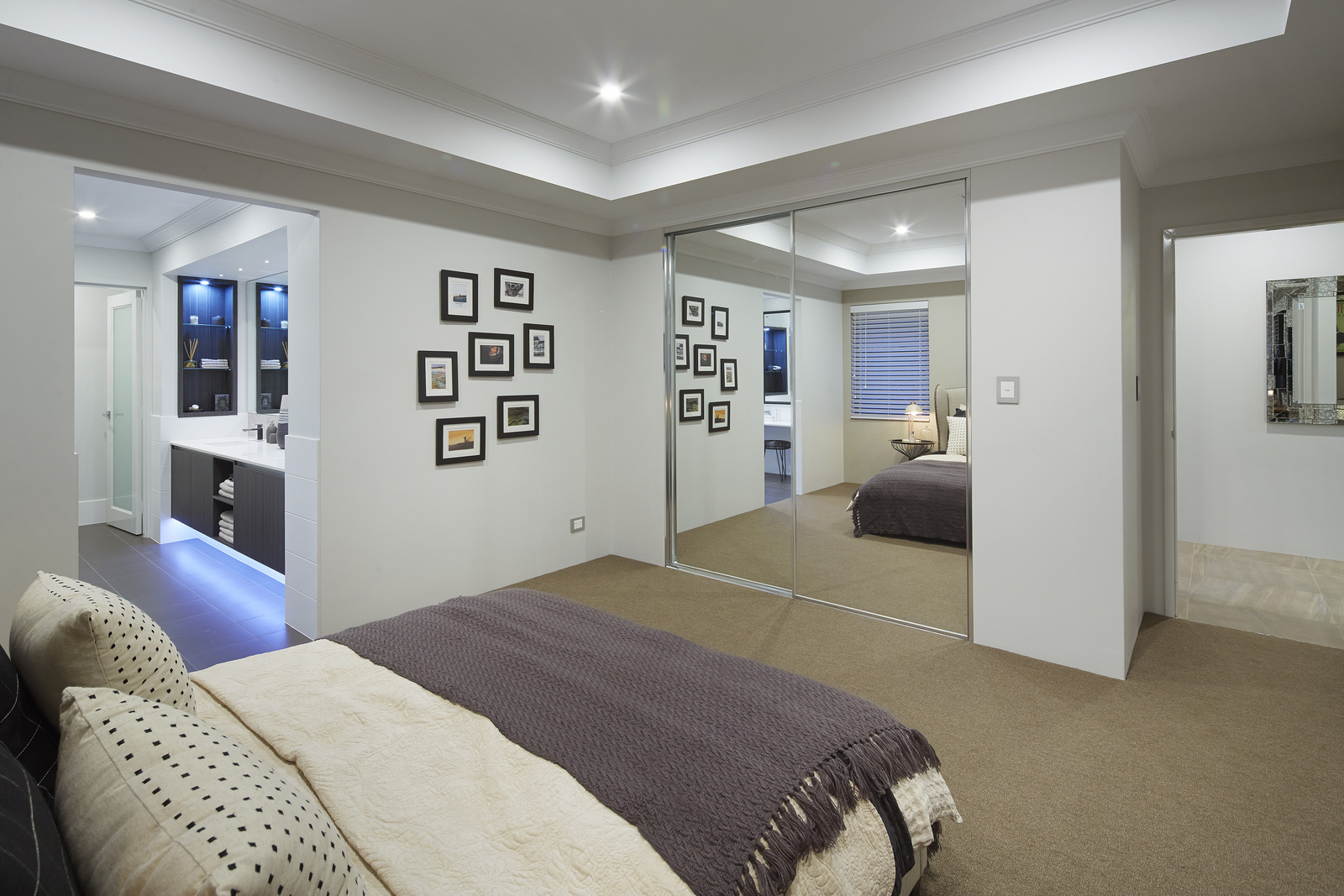 206523378 1781858654 101780 Lagunamasterbedroomwithmirroredwadrobe