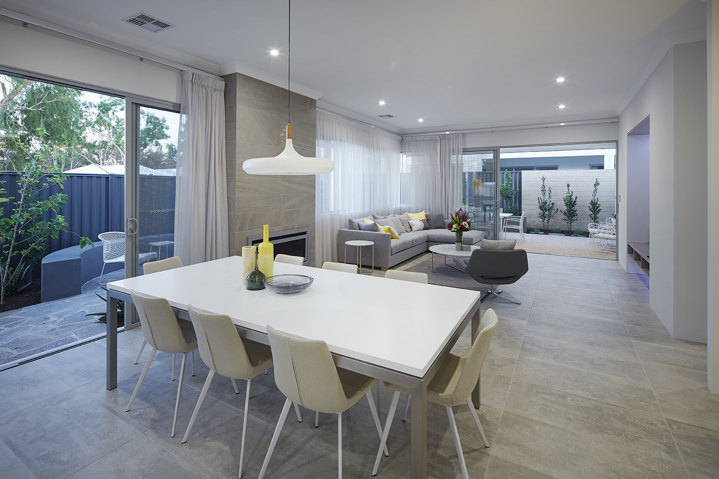 206542904 1781935336 269497 Solsticediningandlivingarea